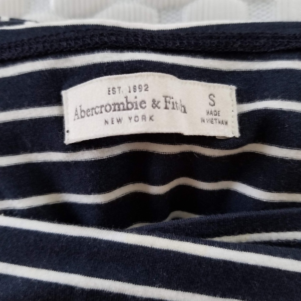 Abercrombie & Fitch Off the shoulder shirt S